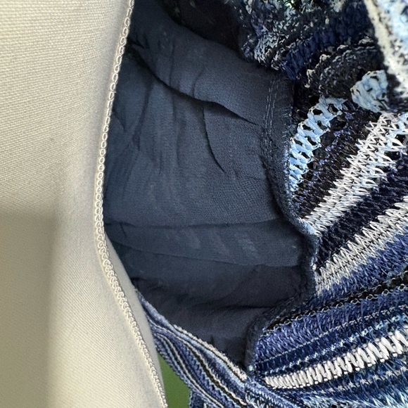 Elegant Blue Striped V-Neck Blouse - Picture 10 of 15